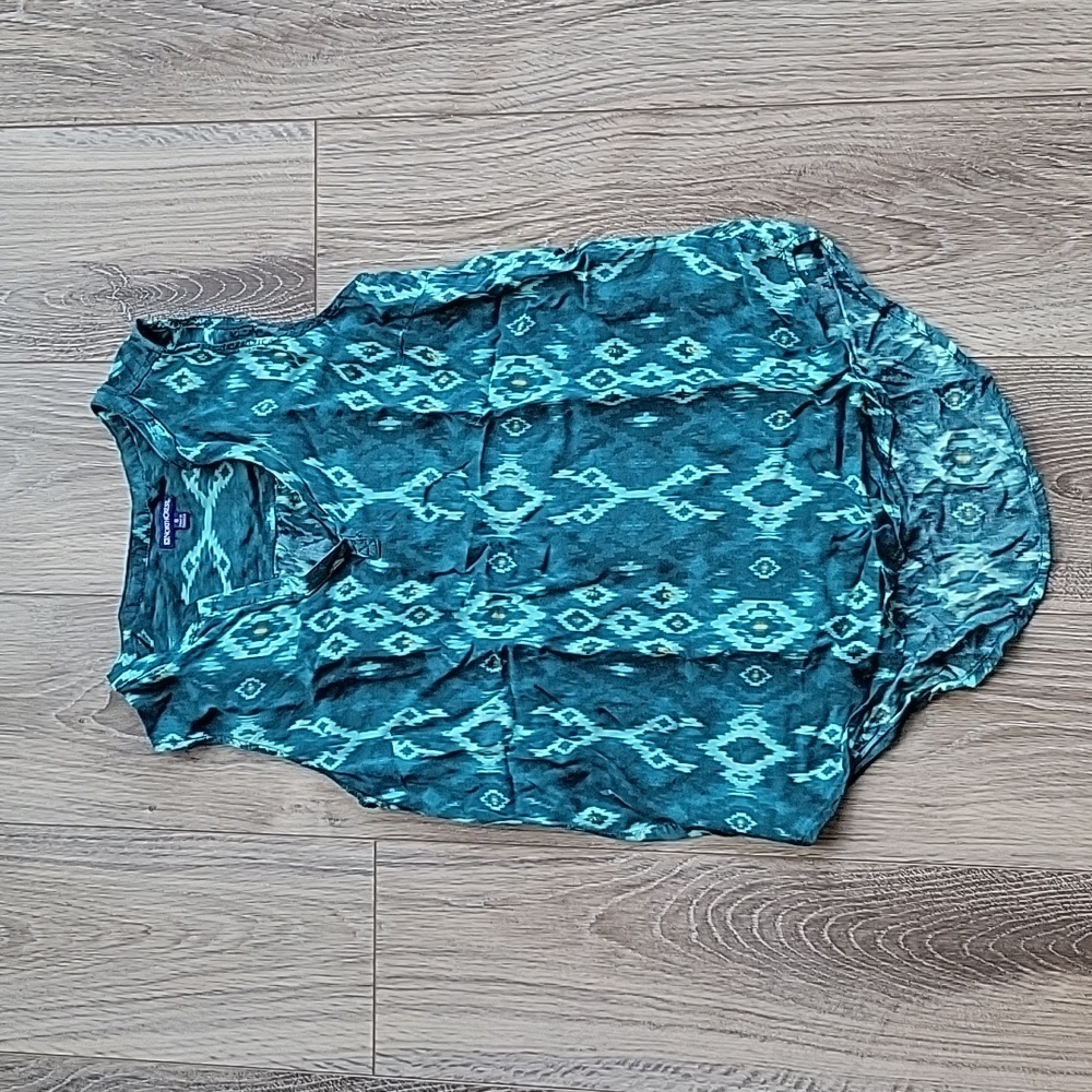 Flowy geometric patterned tank top